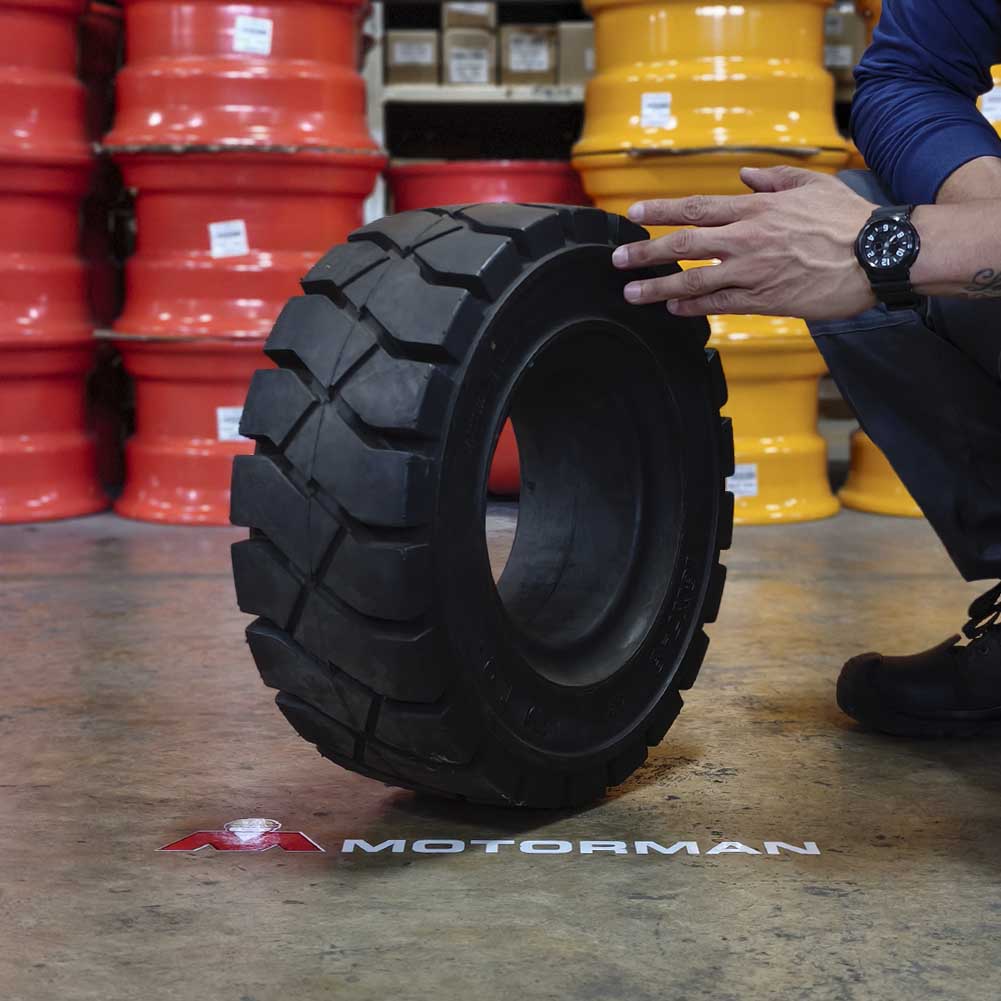 NEUMATICO MACIZO 18X7-8 JH801 MTQ GRUA HORQUILLA