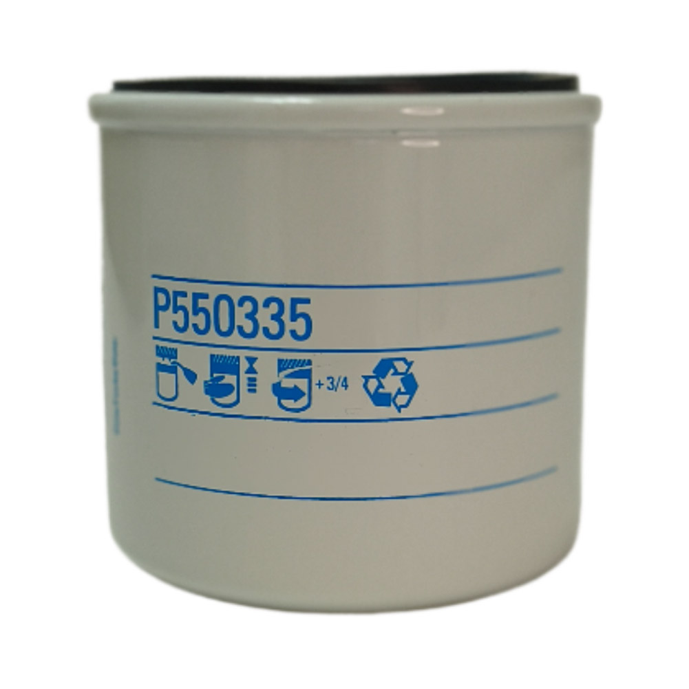 Filtro de aceite P550335 fondo blanco